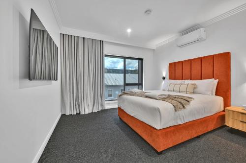 The Mac, Orange