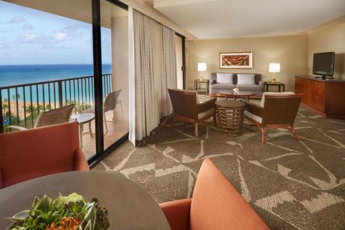 Diamond Head Tower One-Bedroom Suite with Roll-In Shower and Ocean View