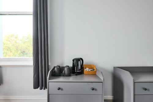 College Lawn Hotel - Hostel Room Type - Quadruple Room with Shared Bathroom - Renovated recently