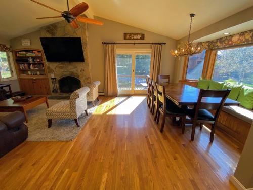 FC29 Slopeside Bretton Woods Resort cottage with upscale stylings cozy decor tons of space AC - image 12