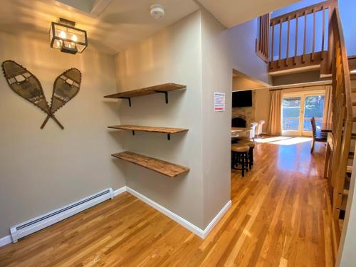 FC29 Slopeside Bretton Woods Resort cottage with upscale stylings cozy decor tons of space AC - image 8