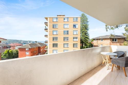 Bright 2-Bed Unit with Parking by the Beach - image 11