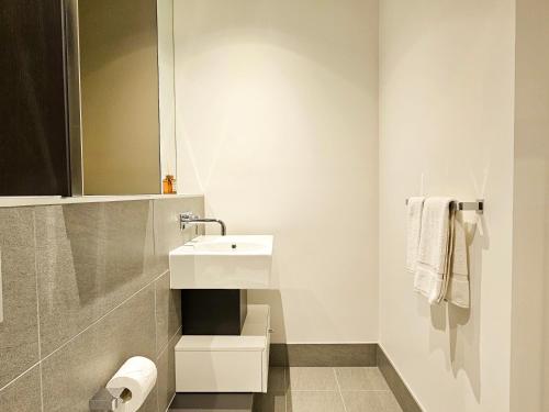 Bright & Stylish Apt In Best Location w Pool & Gym, Melbourne (photo 10)