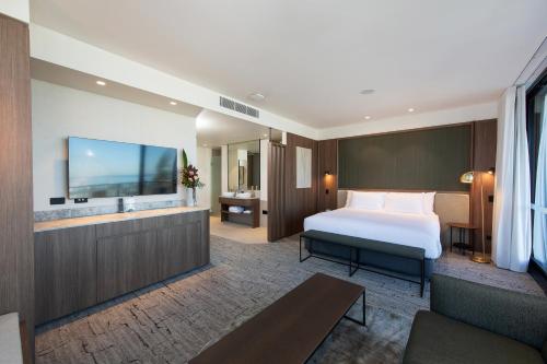 room detail thumbnail 1