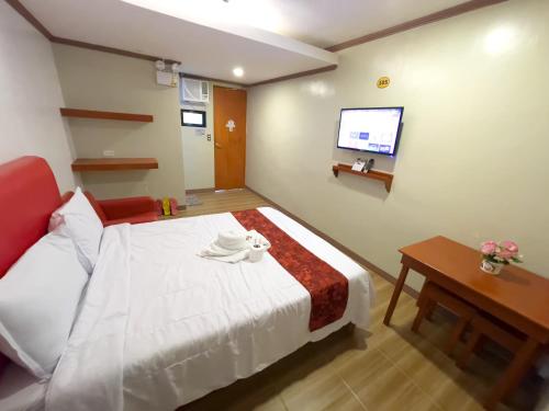 Red Apple Hotel and Resort San Juan Batangas Room Type - Deluxe Room