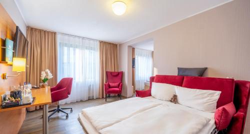 1 queen bed, 1 sofa bed