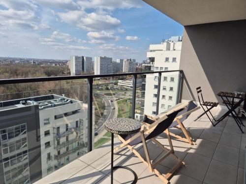 Varanda/terraço, 15 PIĘTRO Osiedle Nowe Tysiąclecie- super widok z okna- parking w hali (APARTAMENT W CHMURACH- 15 PIETRO OSIEDLE TYSIACLECIA- prywatny parking- wielki taras z widokiem na z) in Osiedle Tysiaclecia