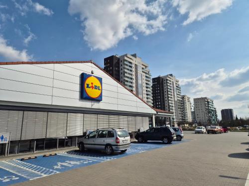 Vista Exterior, 12 PIĘTRO osiedle Nowe Tysiąclecie- super widok z okna- extra zadbane mieszkanie- parking w hali (APARTAMENT WSROD 1000cy SWIATEL - prywatny parking - duzy balkon - piekny widok noca na panorame Tys) in Osiedle Tysiaclecia