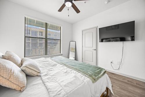 Tranquil Escape 1-Bedroom Oasis with Pool and Gym in Frisco, USA