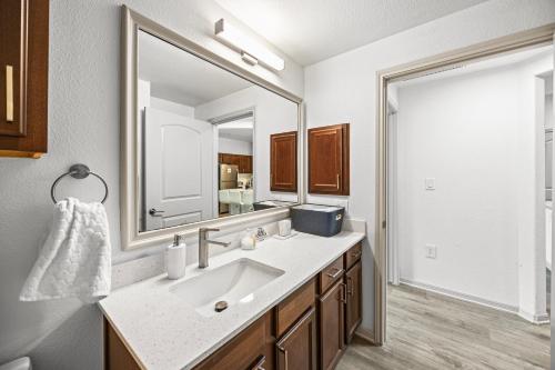 Cozy Apt in Frisco-near Dallas with a pool, Frisco (fotografie 10)
