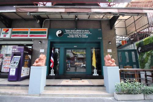 Super OYO 484 Pannee Residence Khaosan Sha Plus, Bangkok