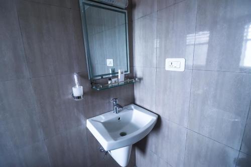Deluxe Twin Room image 1