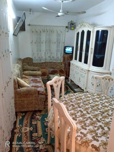 . شقة مفروشة للايجار فى دمياط القديمة الشارع الحربى