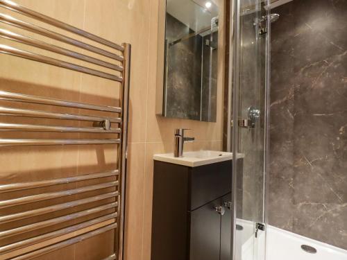 12 Kel Avon Truro - image 12