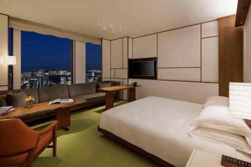 King Room with Bay View image 9