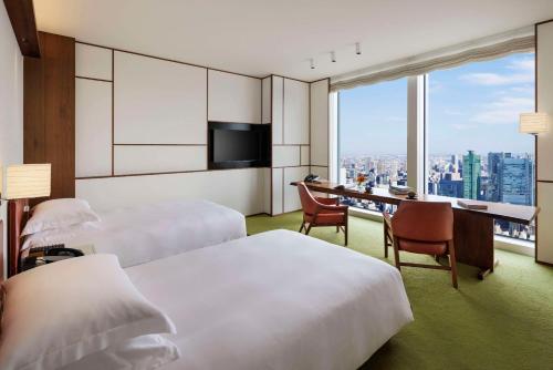 Double Room with Two Single Beds and Bay View image 8