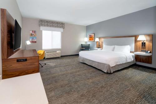 Hampton Inn Mitchell - image 10