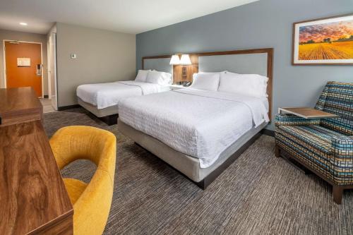 Hampton Inn Mitchell - image 2