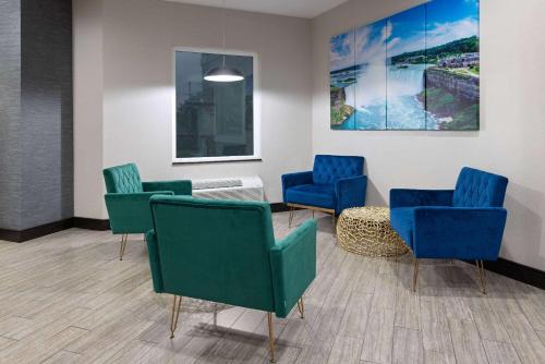Lobby, La Quinta Inn by Wyndham Buffalo Airport in Buffalo (NY)