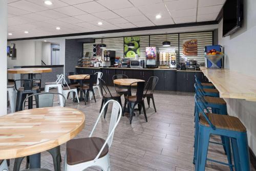 Food and beverages, La Quinta Inn by Wyndham Buffalo Airport in Buffalo (NY)