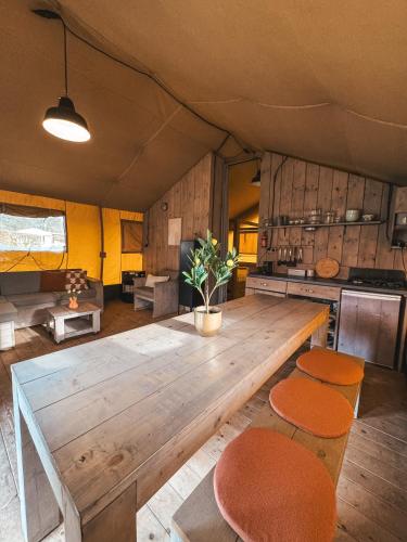 Glamping Holten luxe safaritent 1 in โฮลเตน