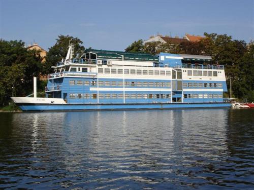Botel Vodnik, Praga