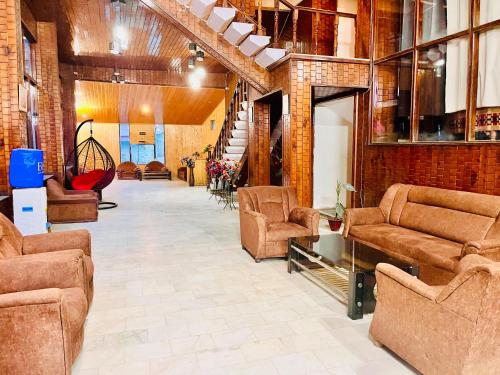 Hotel Hadimba Palace in Manali