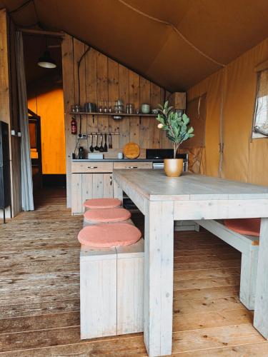 Glamping Holten luxe safaritent 1 in โฮลเตน