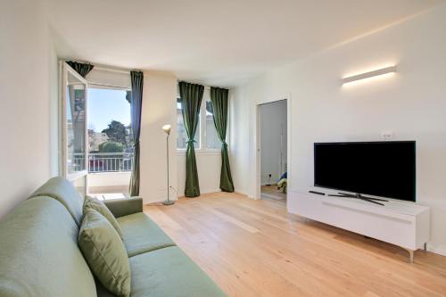 One Bedroom Apartment with Balcony 1
