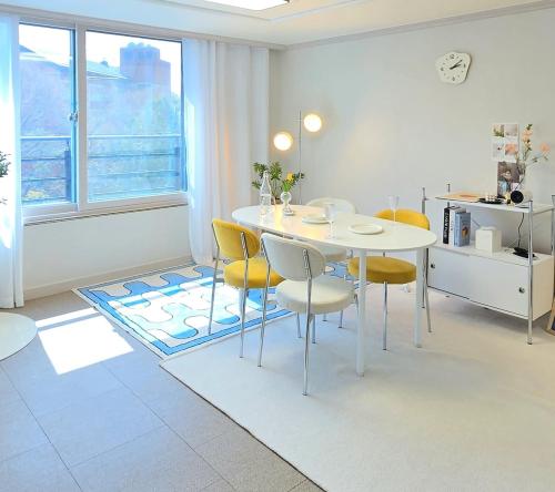 #국제영화제#한옥마을 도보7분 한적한 #감성숙소#무료주차#교통편리 신규 나비잠스테이