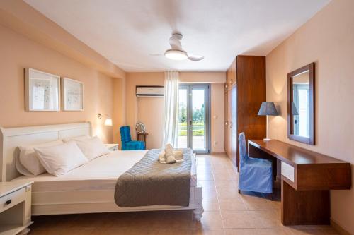 Villa Eleni - Private Pool Bliss near Kardamili