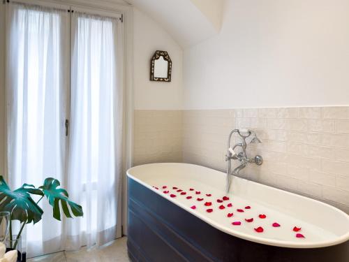 GuestHost - Brera Exclusive and Central Suites, Milano (foto 5)