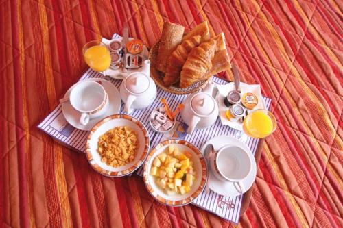 Logis Hotel Le Provencal - image 11