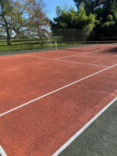 Tennis court, Le chateau de Bertreville Saint Ouen entre mer et campagne in Bertreville-Saint-Ouen