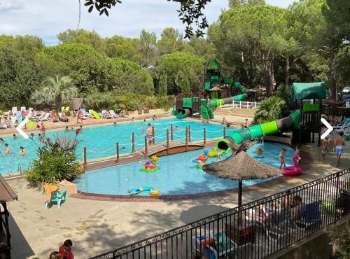 Mobile home 5-pers Camping Leï Suves-Côtes d'Azur-including airco – khách sạn tại Les Arquets
