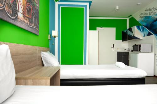 Budget Twin Studio with Private External Bathroom image 9
