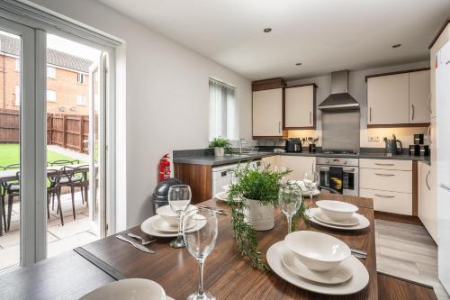 Freshly Renovated 4-bed 3 Floors Free Parking gîte à louer Dingle