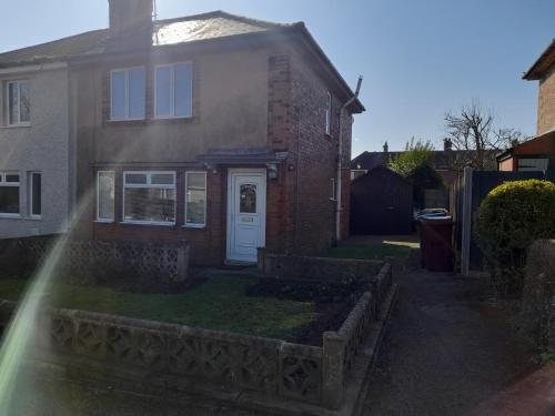 House-Sleeps 5-Parking-Bbq-Garden-Patio gîte à louer Glapwell