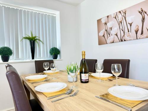 Evergreen Lodge - Two Bed Lux Flat - Parking, Garden, Patio, WIFI, Netflix - Close to Blenheim Palace & Oxford - F3 3