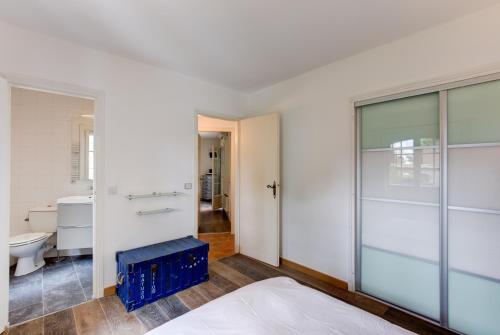 Villa in Antibes domain with tennis and pools, Antibes (foto 9)