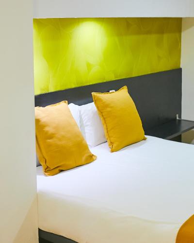 Quad room, economy