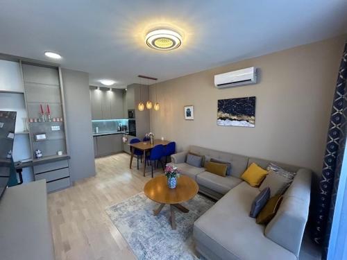 One-bedroom beautiful riverfront apartment ELIZA