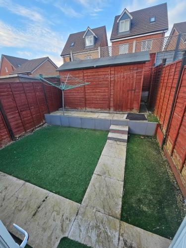 Kert, Very cosy 3 bedroom house close to city in Foleshill