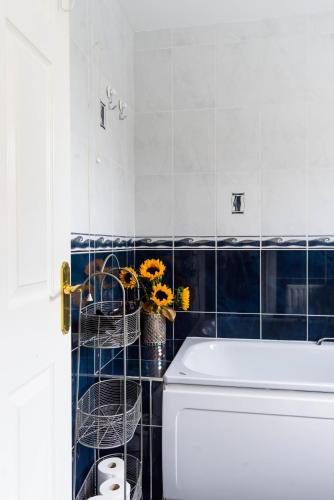 9 Kingscourt House - image 10