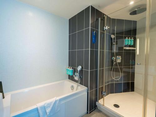 SUITE NOVOTEL PARIS ISSY Room Type - Executive Queen Room with Balcony