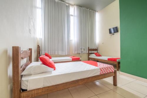 3 twin beds