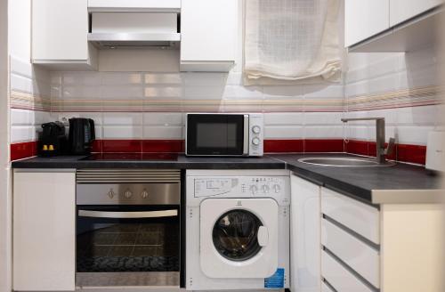 ห้องครัว, Stay U-nique Apartments Radas near มงจูซ