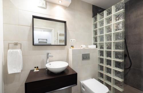 ห้องน้ำ, Stay U-nique Apartments Radas near มงจูซ