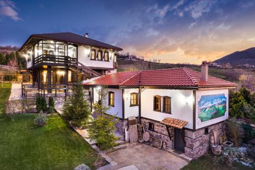 Viesnīcas āriene, Vila Toplika in Mineralni Bani