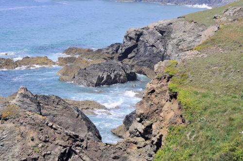 Skyline Guesthouse - image 9